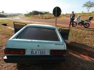 Carro usado pelos suspeitos de roubar malote em SP (Foto: Impacto Online)