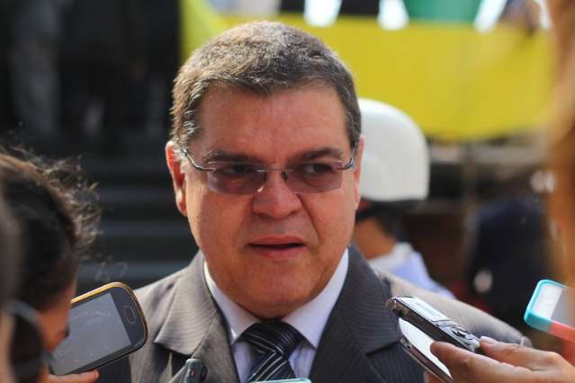 Cassado, secret&aacute;rio diz que fica no cargo at&eacute; recurso ser julgado no TSE