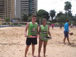 A dupla Matheus Medeiros e Raissa foi campeã na etapa de abertura do Circuito de Beach Tennis no Belmar Fidalgo (Foto: Arquivo pessoal)