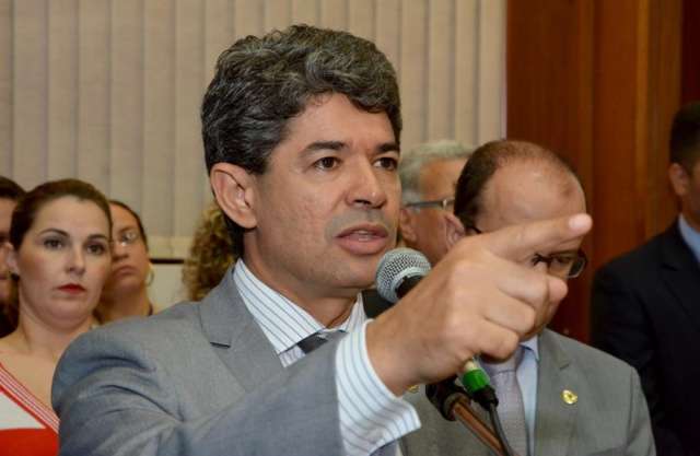 Governo espera amanh&atilde; decis&atilde;o do Contran sobre taxa de vistoria