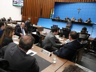 Deputados durante a sessão de hoje na Assembleia Legislativa. (Foto: Victor Chileno/ALMS).