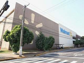 Loja do Walmart em Campo Grande foi inaugurada em 2008 e agora vai se chamar Big. (Foto: Paulo Francis)