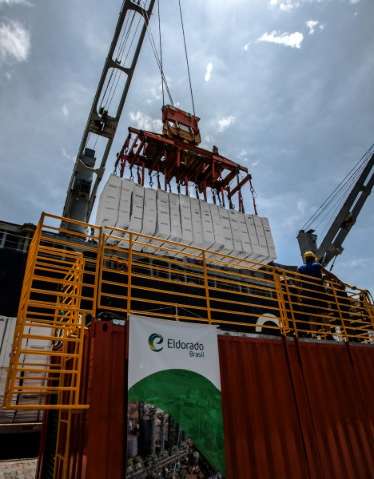 Primeiro carregamento de celulose da Eldorado vai para os EUA