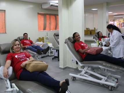 Em parceria com o Hemosul, funcionários de concessionária doam sangue