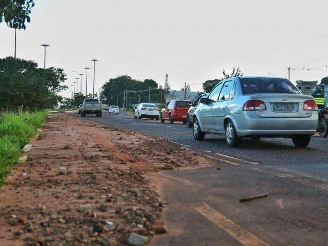 Com revitaliza&ccedil;&atilde;o &#039;esquecida&#039;, avenida da Capital &eacute; reflexo do abandono