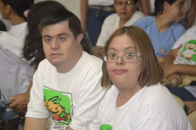 Deputados cogitam &ldquo;fechar&rdquo; Assembleia para apoiar  escolas especiais em Bras&iacute;lia
