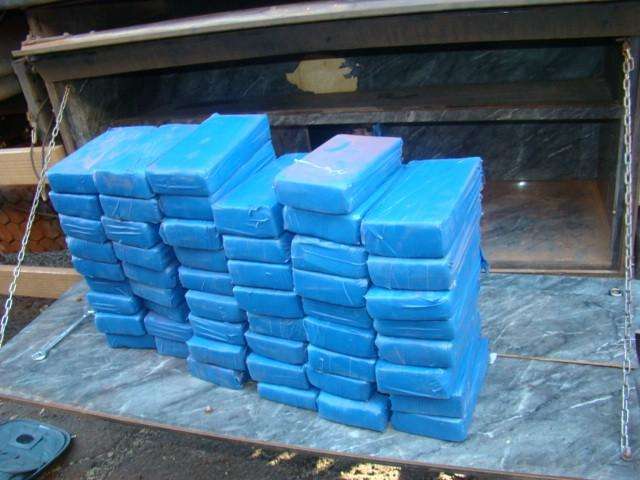 Caminh&atilde;o carregado com milho levava 128,2 quilos de coca&iacute;na para SP