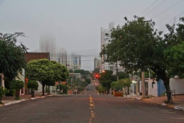 Segunda-feira amanhece gelada e com neblina em Campo Grande