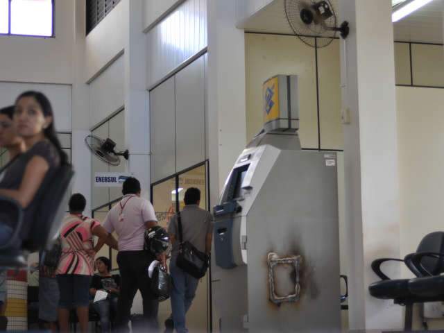  Onda de roubos a caixas eletr&ocirc;nicos e ousadia de ladr&otilde;es assustam vizinhos