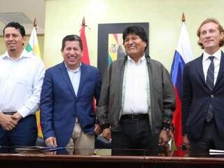 Participaram da reunião: Óscar Barriga Arteaga, Luis Alberto Sánchez, Evo Morales, Vladimir Kantor (Foto: YPFB)