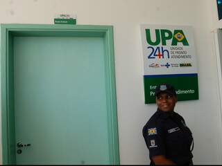 Posto policial era única sala fechada em inauguração de UPA. (Foto: Simão Nogueira)