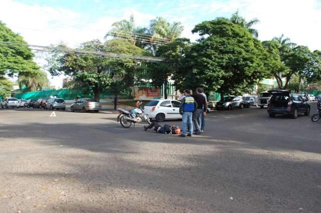 Delegado e mototaxista se envolvem em acidente em cruzamento &quot;sem vis&atilde;o&quot;