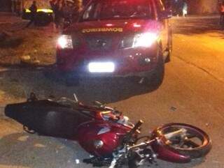 Uma das motocicletas envolvida no acidente (Foto: Divulgação/ Bombeiros)