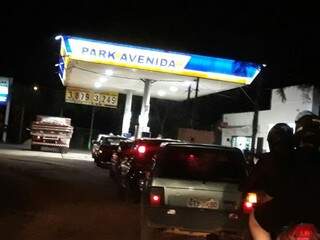 Fila em posto de gasolina com produto abaixo da pauta fiscal (Foto: Direto das Ruas
