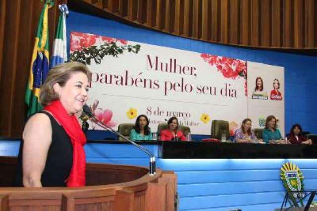  Assembleia faz sess&atilde;o em homenagem ao Dia da Mulher e Celina Jallad