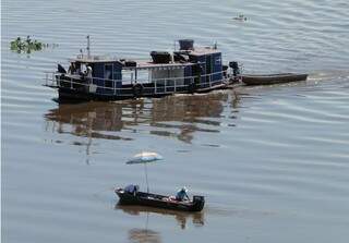 Barcos de isca e de pesca esportiva na bacia do Alto Paraguai. (Foto: Agostinho Catella)