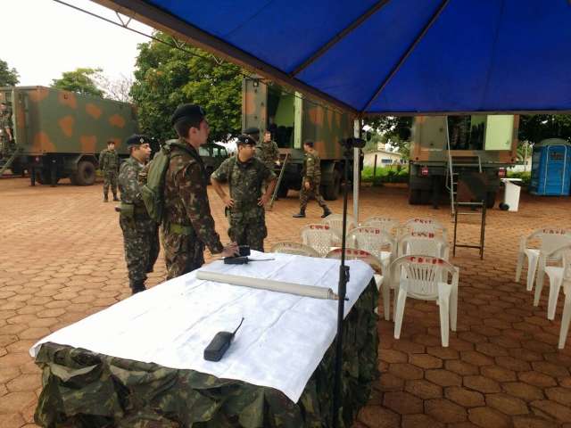 Opera&ccedil;&atilde;o do Ex&eacute;rcito e PM coloca 500 homens em penitenci&aacute;ria estadual