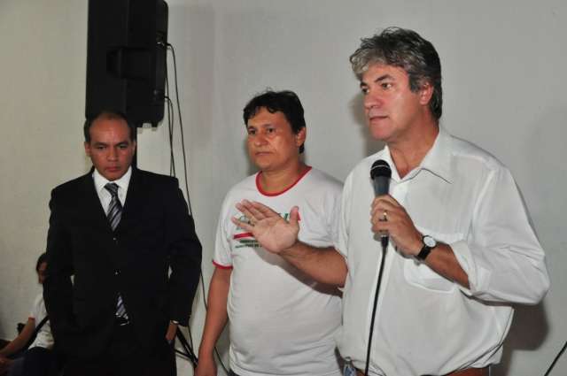 Bernal pede &ldquo;voto de confian&ccedil;a&rdquo; e servidores desistem de greve