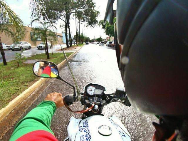 Categoria lan&ccedil;a aplicativo de caronas pagas s&oacute; para motociclistas 