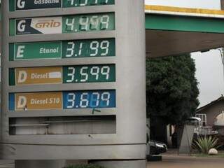 Diesel comum teve R$ 0,47 de redução em posto da Avenida Bandeirantes (Foto: Saul Schramm)