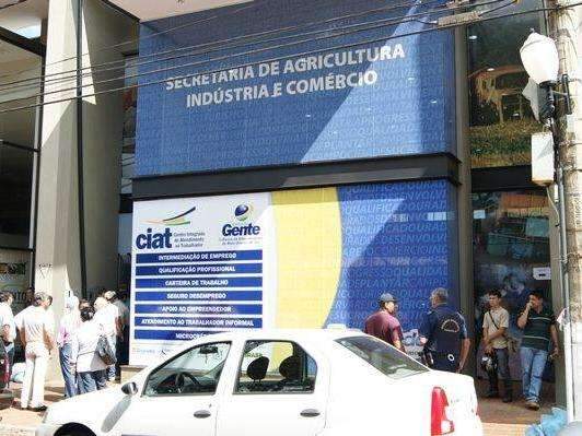 Sem previs&atilde;o para reabrir, Casa do Trabalhador faz atendimento emergencial