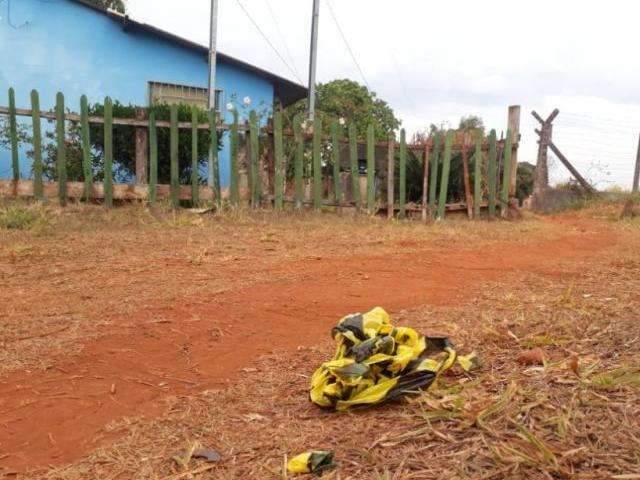 Homem &eacute; encontrado morto com tiro nas costas na Vila Popular 