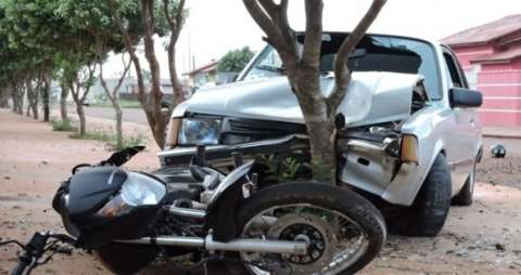 Motociclistas atropelados por carro em perseguição ficam gravemente feridos