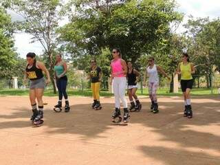 Aula de Kangoo em frente ao Parque das Nações Indígenas. (Foto: Fernando Sério)