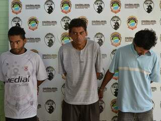 Três presos durante operação do NOT (Foto: Pedro Peralta)