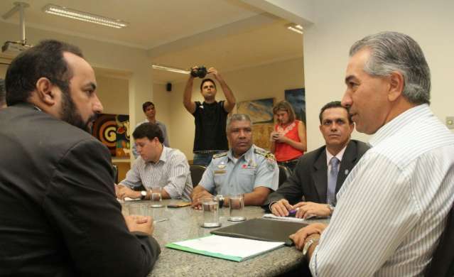 Governador reduz tempo para promo&ccedil;&atilde;o de policiais e bombeiros