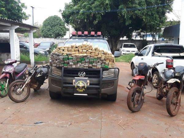 DOF encontra quatro motos abandonadas com 155 quilos de maconha
