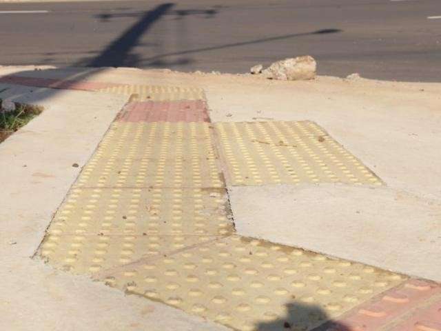 Conselho recorre ao MPE ap&oacute;s o fim da obriga&ccedil;&atilde;o de piso t&aacute;til em cal&ccedil;adas