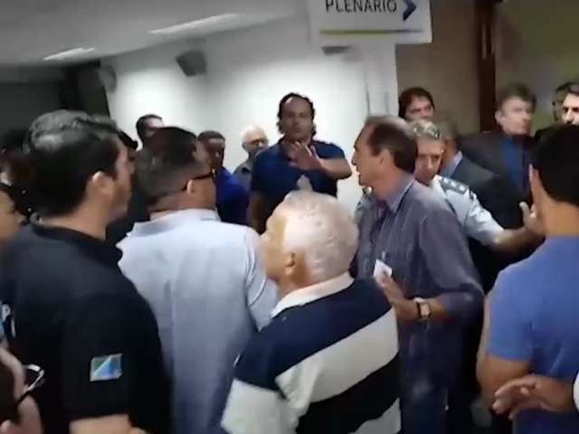 Protesto de servidores, execu&ccedil;&atilde;o e deboche foram os v&iacute;deos mais vistos