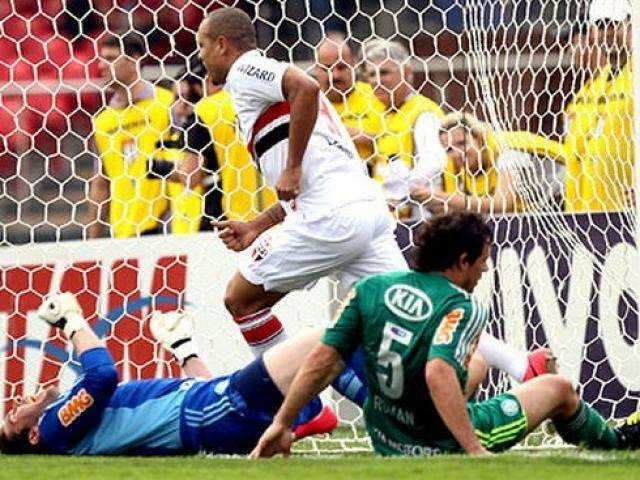 S&atilde;o Paulo faz 3 no Palmeiras e vence &quot;Choque Rei&quot; no Morumbi