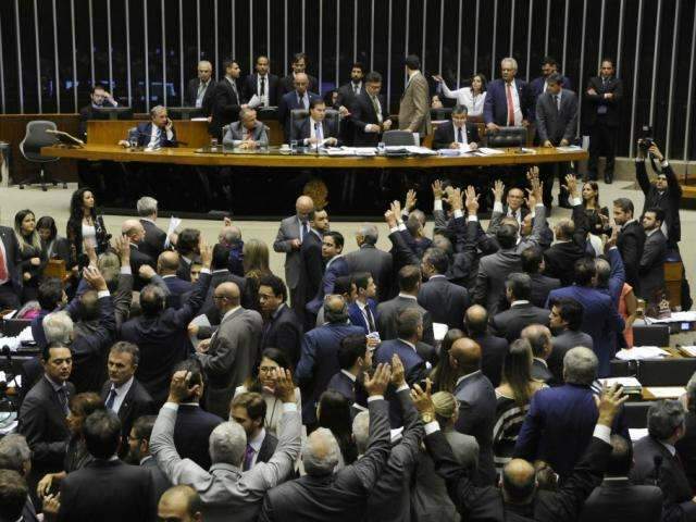 Cinco deputados do MS votaram pela cria&ccedil;&atilde;o de fundo p&uacute;blico de campanha