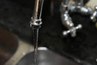 Consumidor da Capital vai pagar mais caro pelo consumo de água a partir de janeiro (Foto: Cleber Gellio)