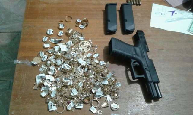 Homem &eacute; preso com j&oacute;ias roubadas e arma em &ocirc;nibus a caminho de Goi&aacute;s 