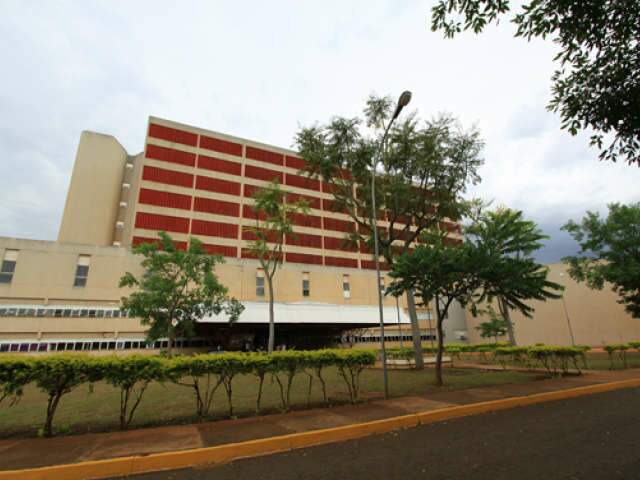 Puccinelli entrega reforma e comemora 15 anos de Hospital Regional