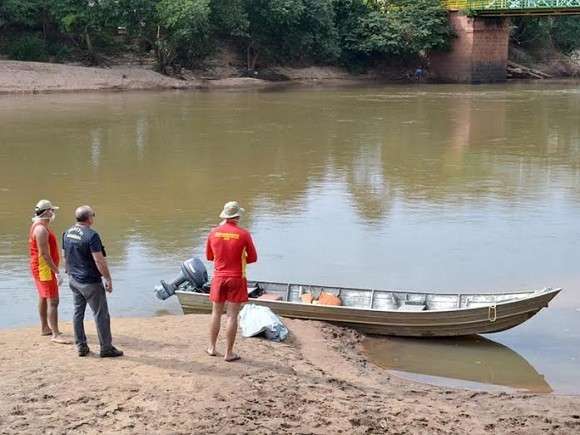 Corpo de adolescente que morreu afogado &eacute; encontrado perto de ponte