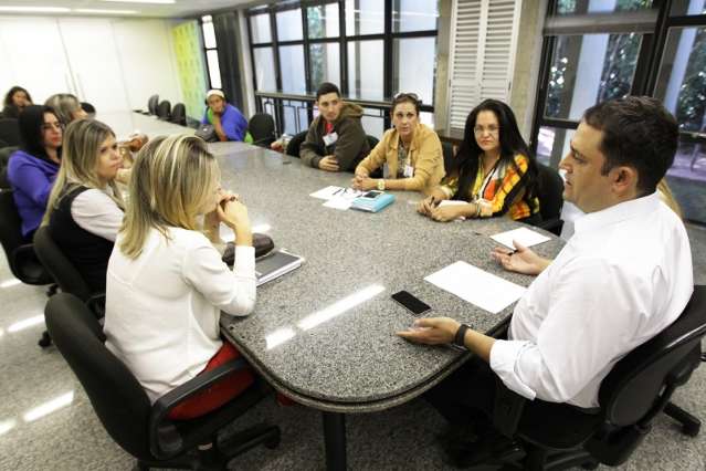 Reuni&atilde;o com deputado discute sobre castra&ccedil;&atilde;o e constru&ccedil;&atilde;o de abrigo p&uacute;blico
