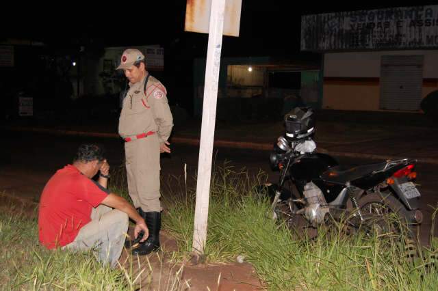  Mestre-de-obra cai de moto depois de ficar 3h bebendo &ldquo;cacha&ccedil;a pura&rdquo;