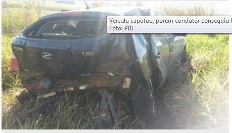 Traficante fura barreira policial e capota ve&iacute;culo lotado de maconha