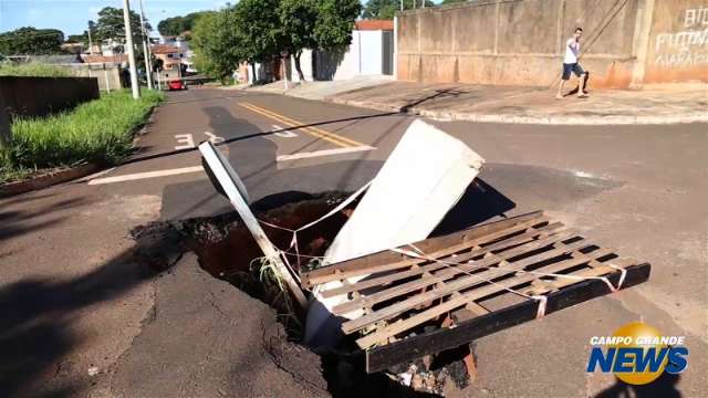 Buraco no Marab&aacute; &eacute; t&atilde;o grande que tem at&eacute; colch&atilde;o de casal