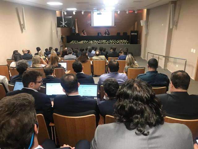 Viol&ecirc;ncia migrou para a internet e coloca mulheres em risco, diz promotora