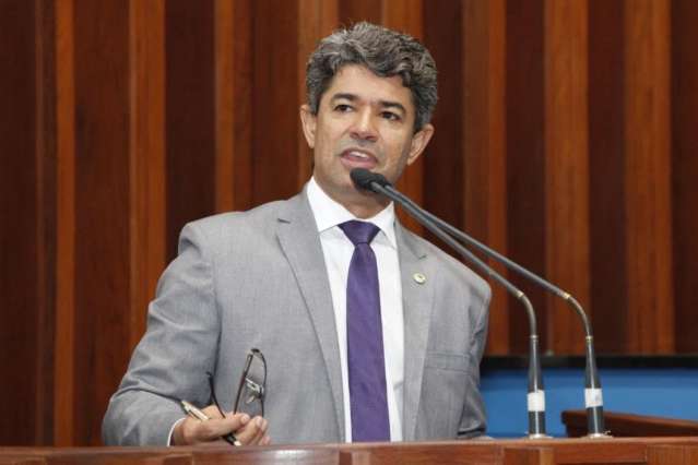 Assembl&eacute;ia adia para amanh&atilde; vota&ccedil;&atilde;o de projeto que limita gastos dos poderes