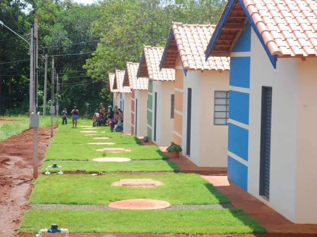  Emha recebe doa&ccedil;&atilde;o de terrenos para construir 313 casas do PAC 2