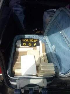 A droga estava escondida em uma mala. (Foto: Divulgação)