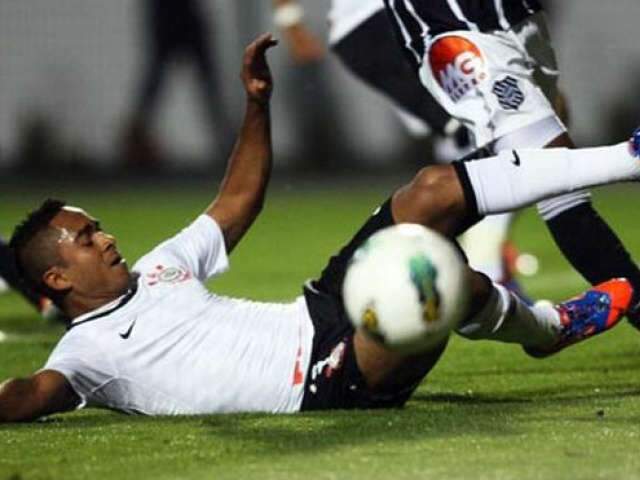  Corinthians empata em 1 a 1 com Figueirense e segue sem vencer no Brasileir&atilde;o