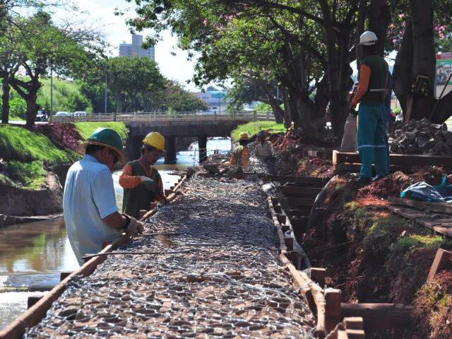  Obra para conten&ccedil;&atilde;o de enchente no C&oacute;rrego Prosa avan&ccedil;a at&eacute; 30 metros por dia