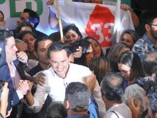 Marquinhos foi aclamado na chegada à convenção que oficializou seu nome à disputa pela prefeitura (Foto: Alcides Neto)
